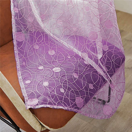 Lawendowa firana z haftowanym wzorem