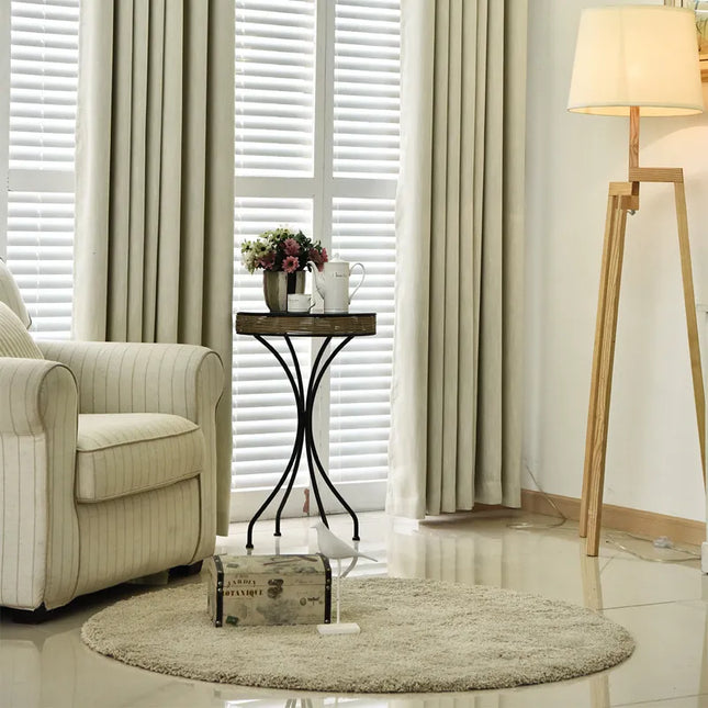 Beżowa zasłona gotowa na przelotkach