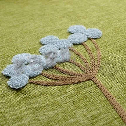 Zielona zasłona z haftowanym kwiatem