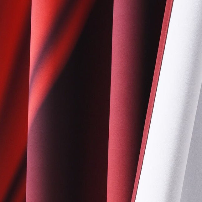 Elegancka zasłona w stylu teatralnym