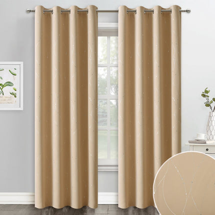 Kremowa zasłona zaciemniająca ze srebrną nitką.