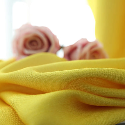 Dwukolorowa zasłona nowoczesna w stylu skandynawskim