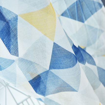 Kolorowa firana w geometryczne wzory