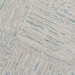 Szara strukturalna zasłona zaciemniająca na przelotkach.