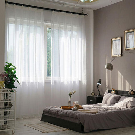 Nowoczesna gładka biała firana do salonu