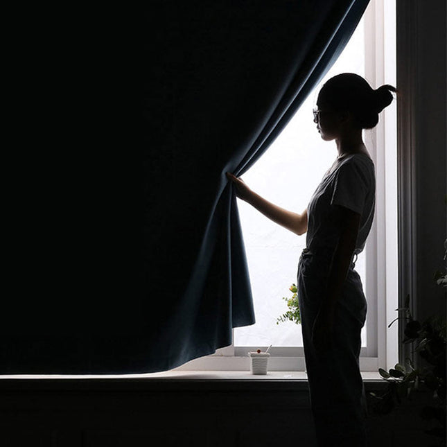 Zasłona zaciemniająca montowana na rzep