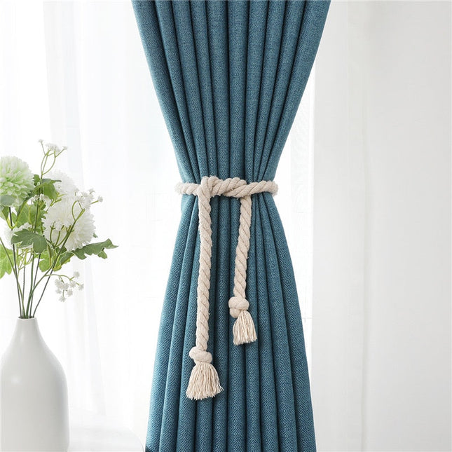 Niebieska zasłona w stylu skandynawskim