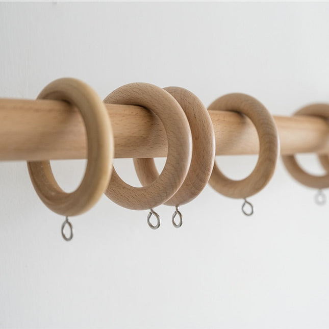 Klasyczny drewniany karnisz do zasłon