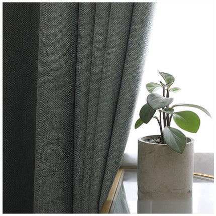 Szara zasłona zaciemniająca z geometrycznym pasem