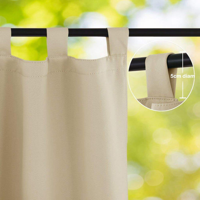 Beżowa zasłona ogrodowa mocowana na szelki.