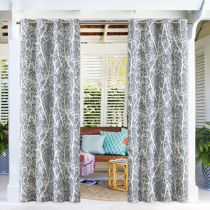 Niebieska zasłona ogrodowa we wzór gałęzi.