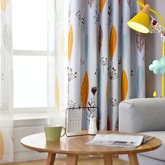 Żółta zasłona zaciemniająca w kolorowe liście.