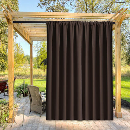 Brązowa wodoodporna zasłona ogrodowa na taras.