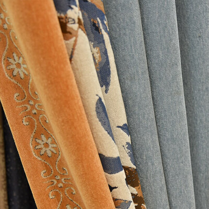 Zasłona zaciemniająca w tropikalne liście.