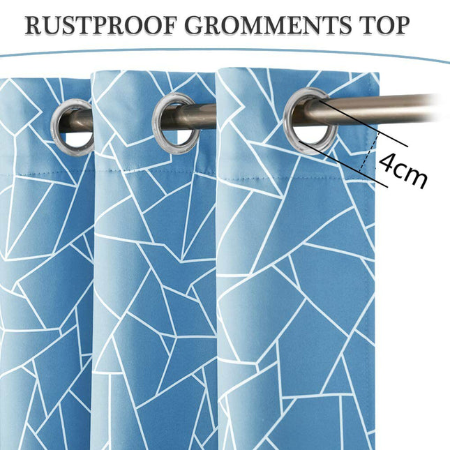 Zasłona zaciemniająca w geometryczny wzór