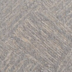 Szara strukturalna zasłona zaciemniająca na przelotkach.