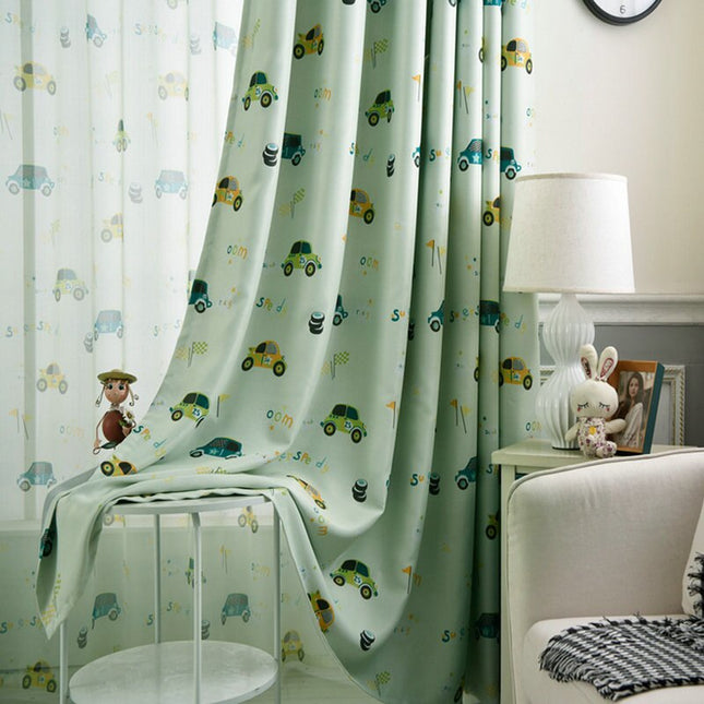 Zielona zasłona zaciemniająca w samochody.