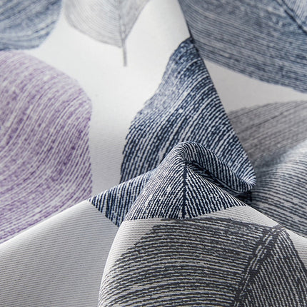 Zasłona zaciemniająca w fioletowe liście.