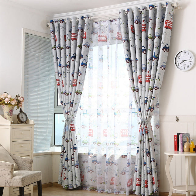 Zasłona zaciemniająca dla chłopca w auta.