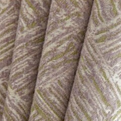 Szara strukturalna zasłona zaciemniająca na przelotkach.