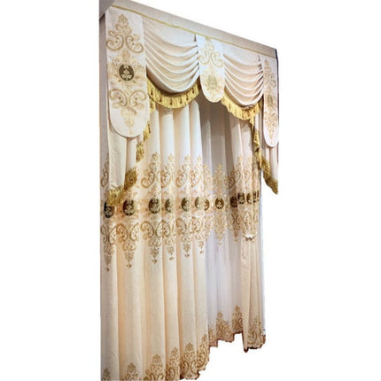 Klasyczna firana z bogatym złotym haftem