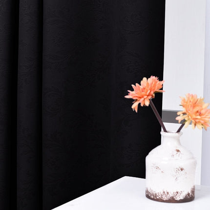 Beżowa zasłona z tłoczonym wzorem