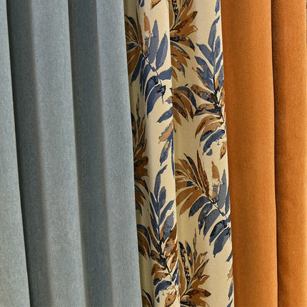 Zasłona zaciemniająca w tropikalne liście.