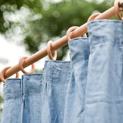 Klasyczny drewniany karnisz do zasłon