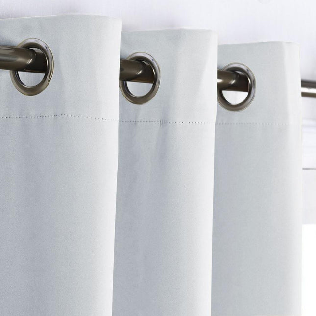 Gładka zasłona zaciemniająca na przelotkach