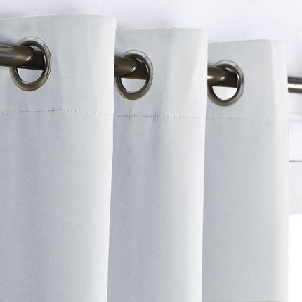 Gładka zasłona zaciemniająca na przelotkach