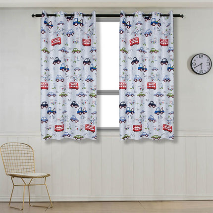 Zasłona zaciemniająca dla chłopca w auta.