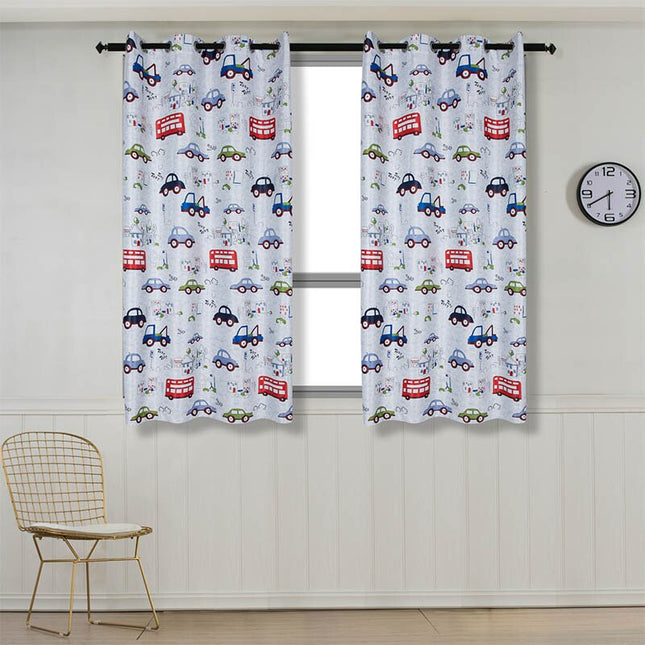 Zasłona zaciemniająca dla chłopca w auta.