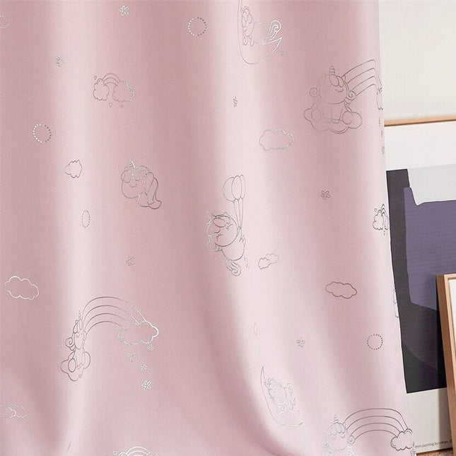 Różowa zasłona dziecięca w srebrne jednorożce