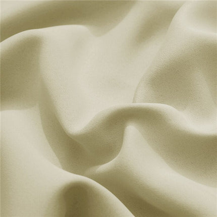 Kremowa wodoodporna zasłona na taras.