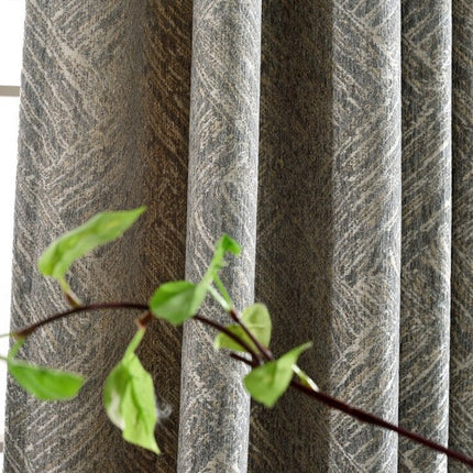 Szara strukturalna zasłona zaciemniająca na przelotkach.