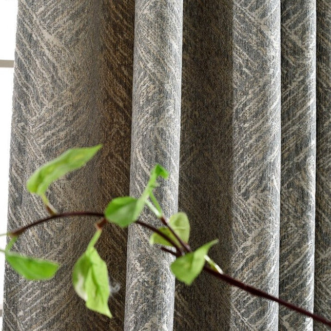 Szara strukturalna zasłona zaciemniająca na przelotkach.