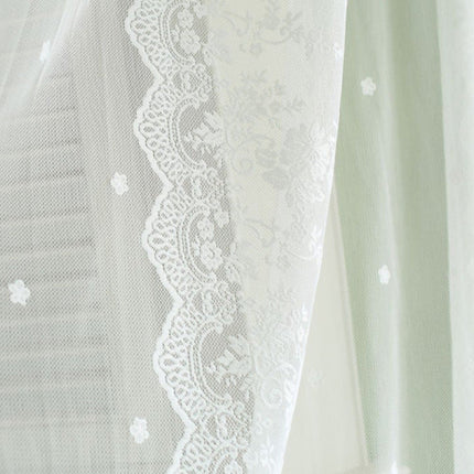 Biała firana koronkowa w kwiaty