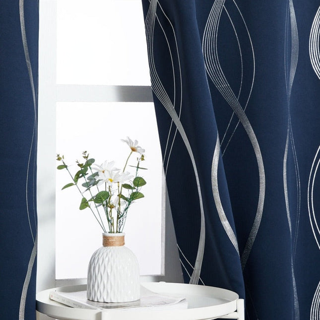 Niebieska zasłona ze srebrnym wzorem fali