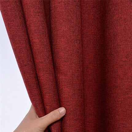 Czerwona zasłona zaciemniająca na przelotkach