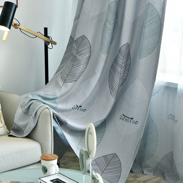 Szara zasłona kryjąca w liście