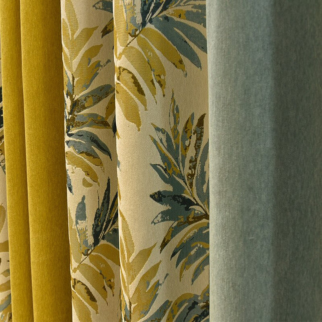 Zasłona zaciemniająca w tropikalne liście.