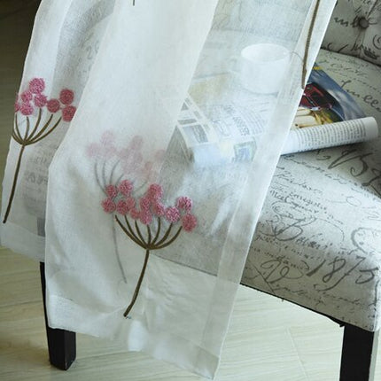 Lniana firana w haftowane różowe kwiaty