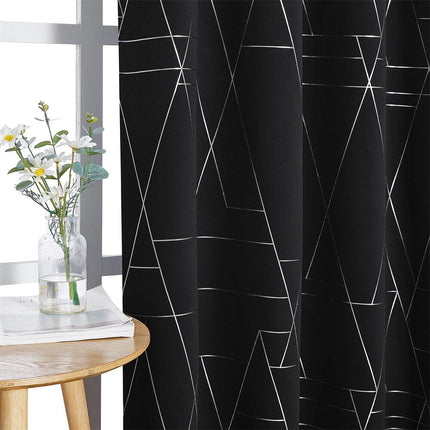 Czarna zasłona ze srebrnym wzorem