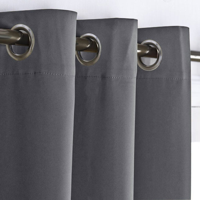 Gładka zasłona zaciemniająca na przelotkach