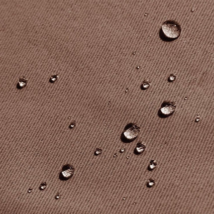 Brązowa zasłona zewnętrzna na balkon na przelotkach.