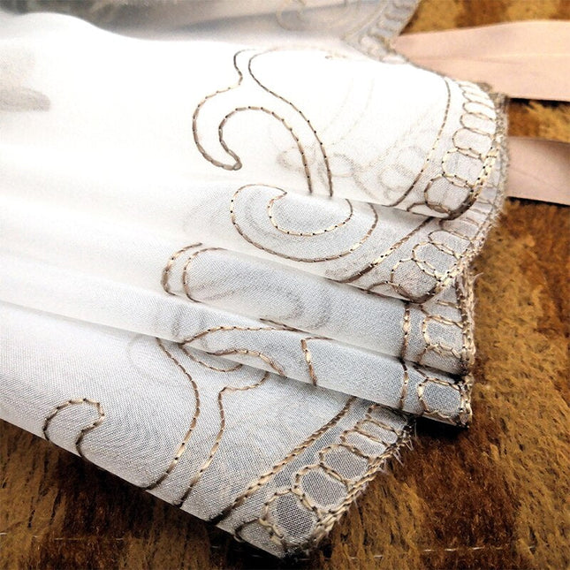 Firana panelowa z brązowym haftem