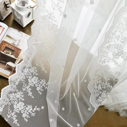 Koronkowa firana w kwiatowy wzór