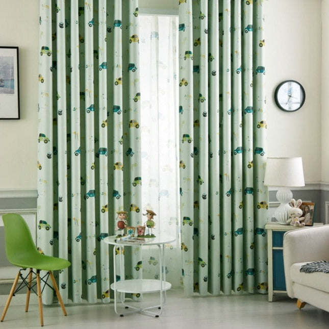 Zielona zasłona zaciemniająca w samochody.