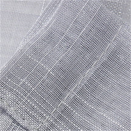 Biała firana w delikatną kratkę