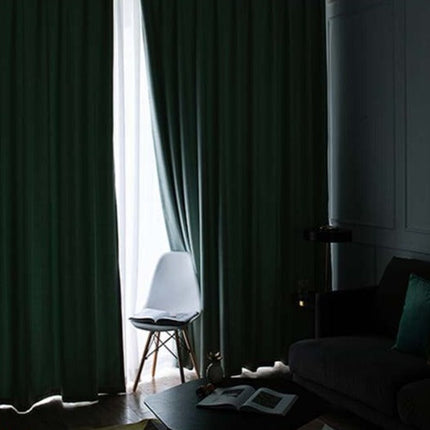 Brązowa zasłona zaciemniająca o strukturze lnu